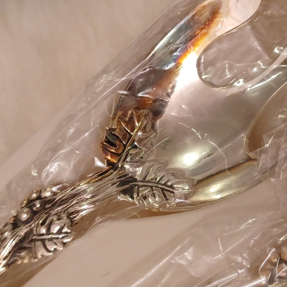 Boxed serving sets. - Picture 2 of 5